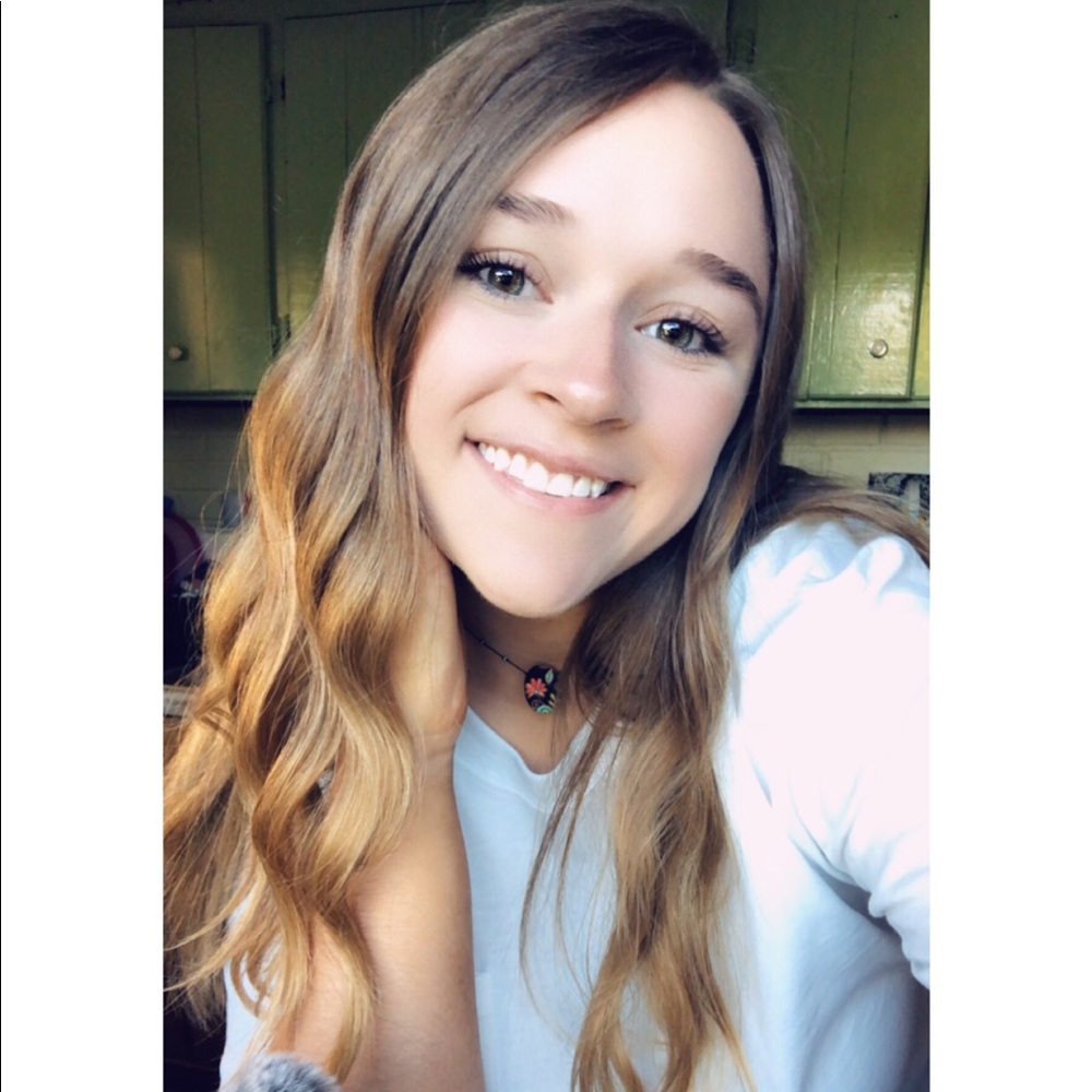 Meet your Posher, Lauren